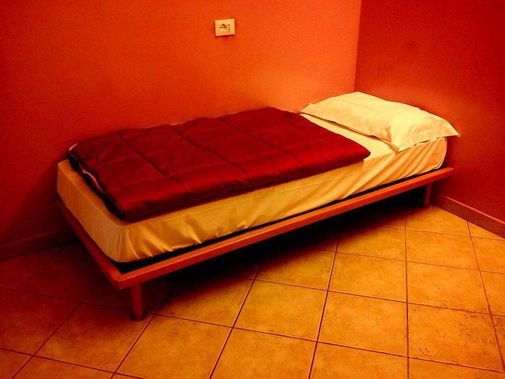 Youth Meeting Home Флоренция Номер фото