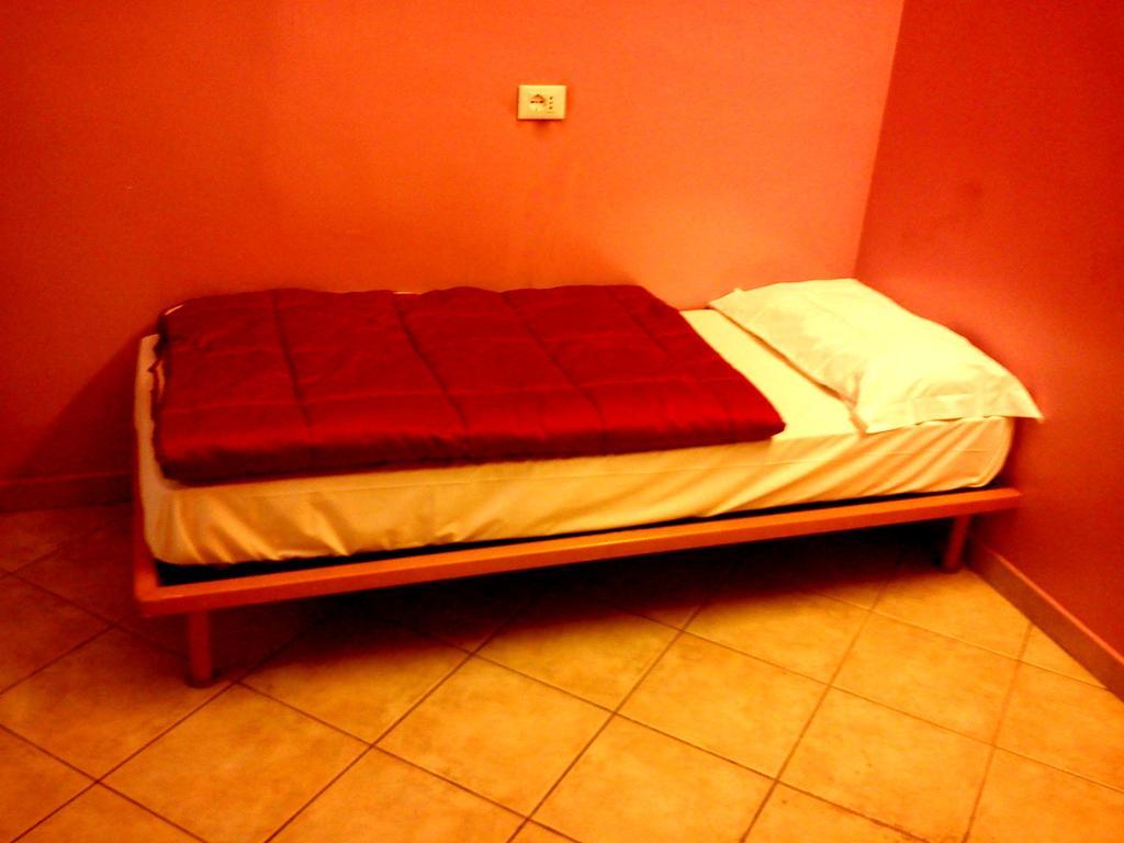 Youth Meeting Home Флоренция Номер фото