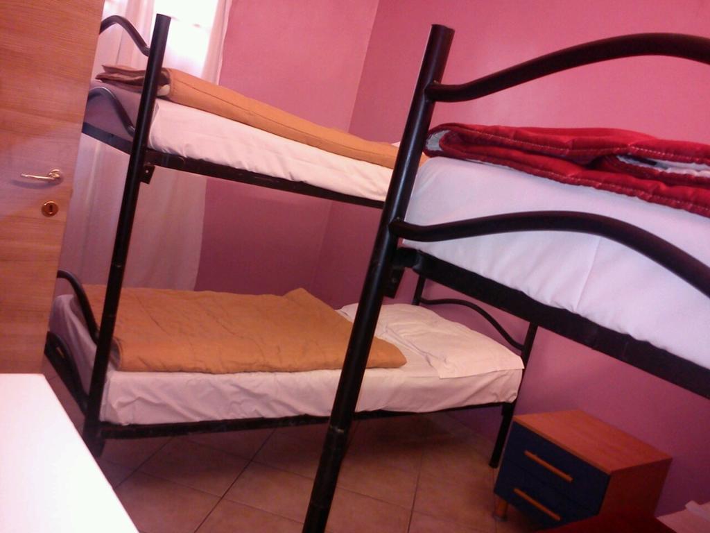 Youth Meeting Home Флоренция Номер фото